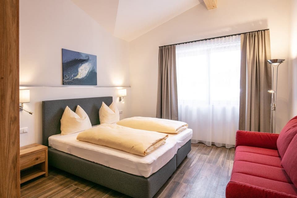 Soundproofing, free WiFi, bed sheets