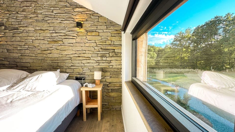 Laptop workspace, soundproofing, free WiFi