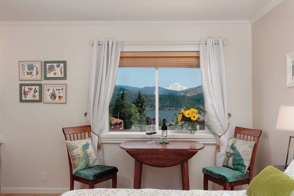 Premium bedding, individually decorated, individually furnished, desk