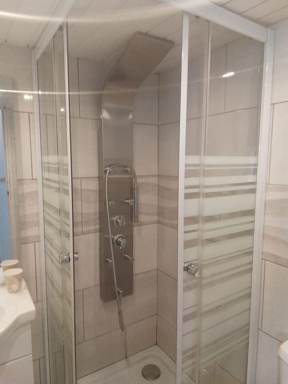 Shower, hydromassage showerhead, hair dryer, towels