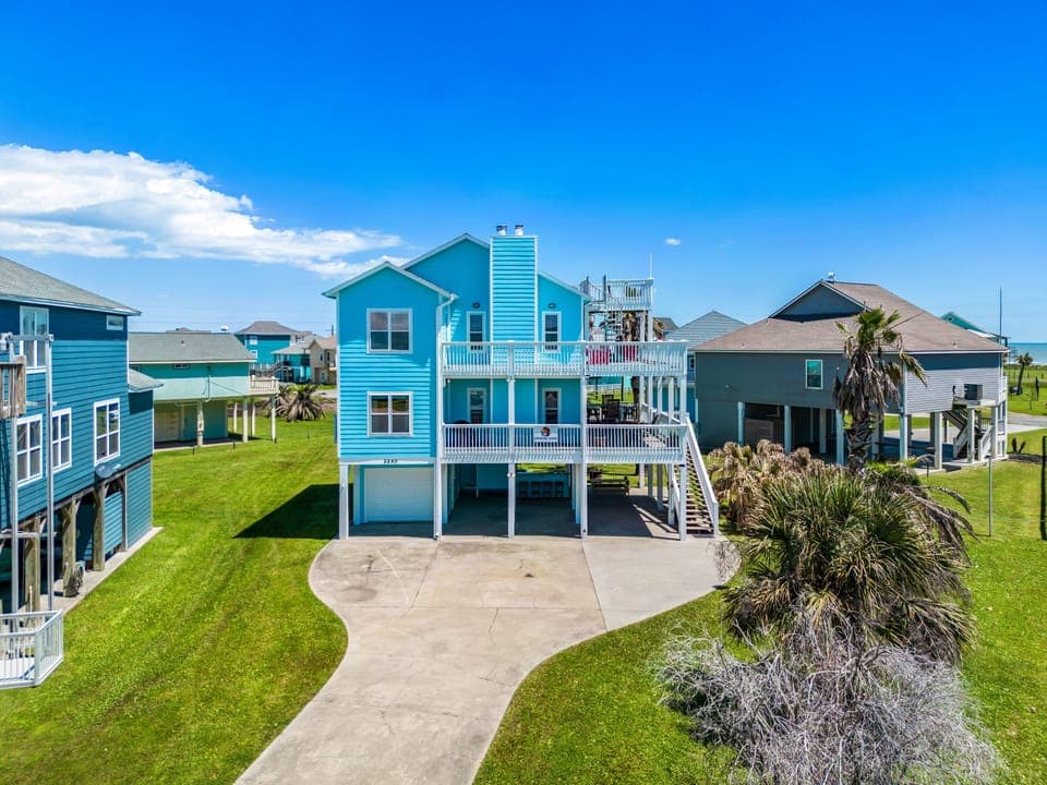 Stunning house in Crystal Beach with breathtaking views!