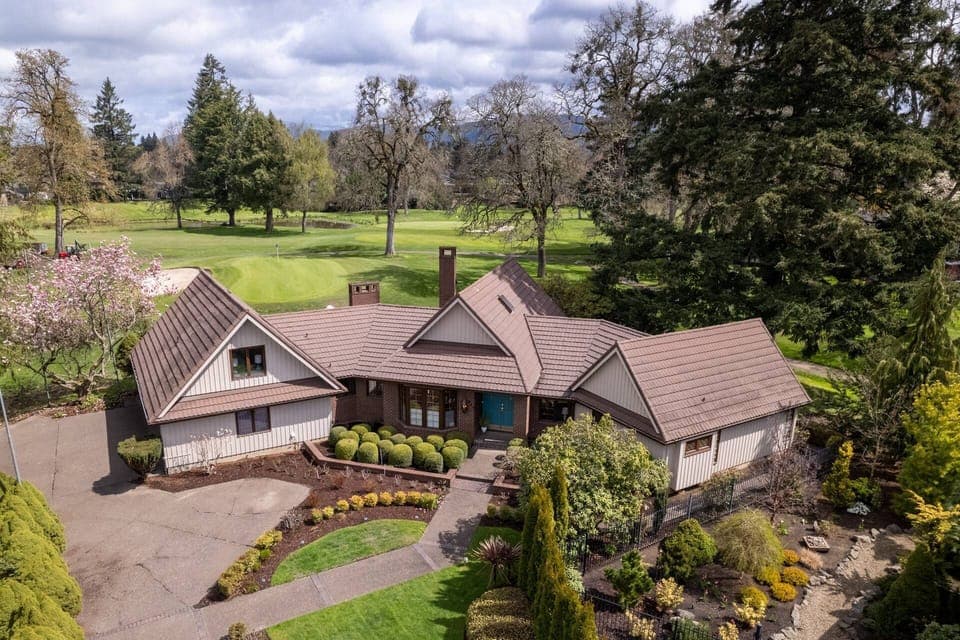 Welcome to Fairway View Retreat! Please enjoy this one of a kind rental in the heart of Eugene, OR.