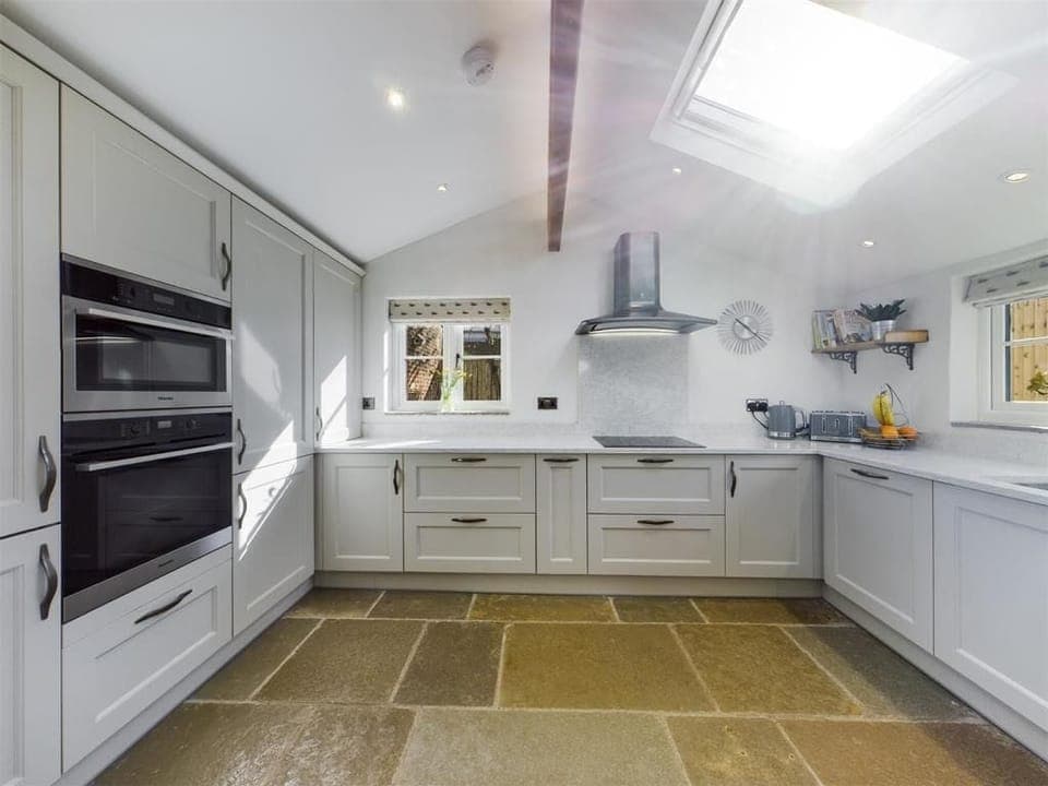 Premium Cottage, Ensuite, Courtyard View (Blacksmith Cottage) | Private kitchen