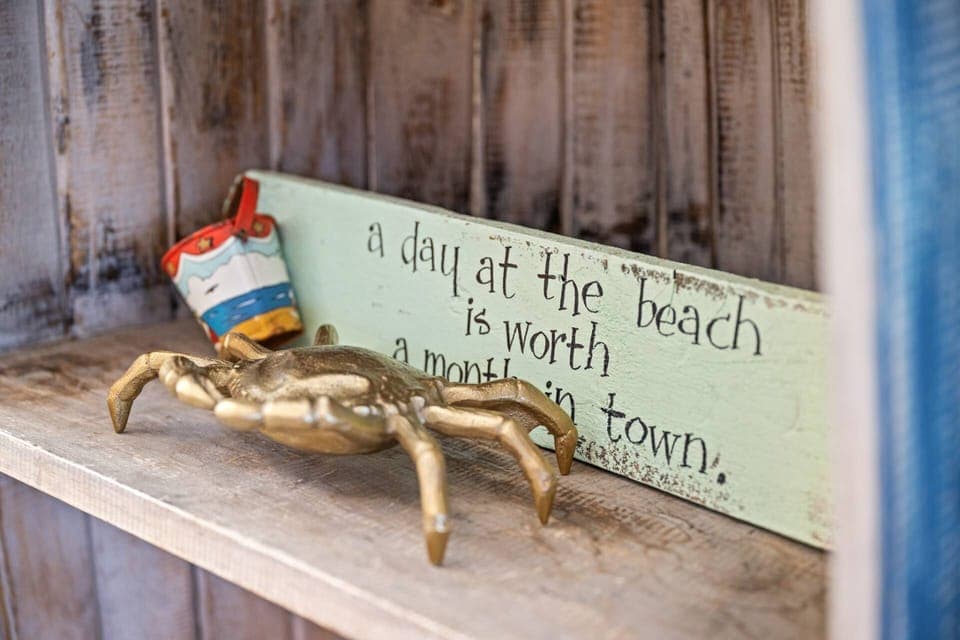 Lincoln City is known for its vast sandy beaches, kite flying, the Chinook Winds Casino, an outlet mall, seafood, and more!