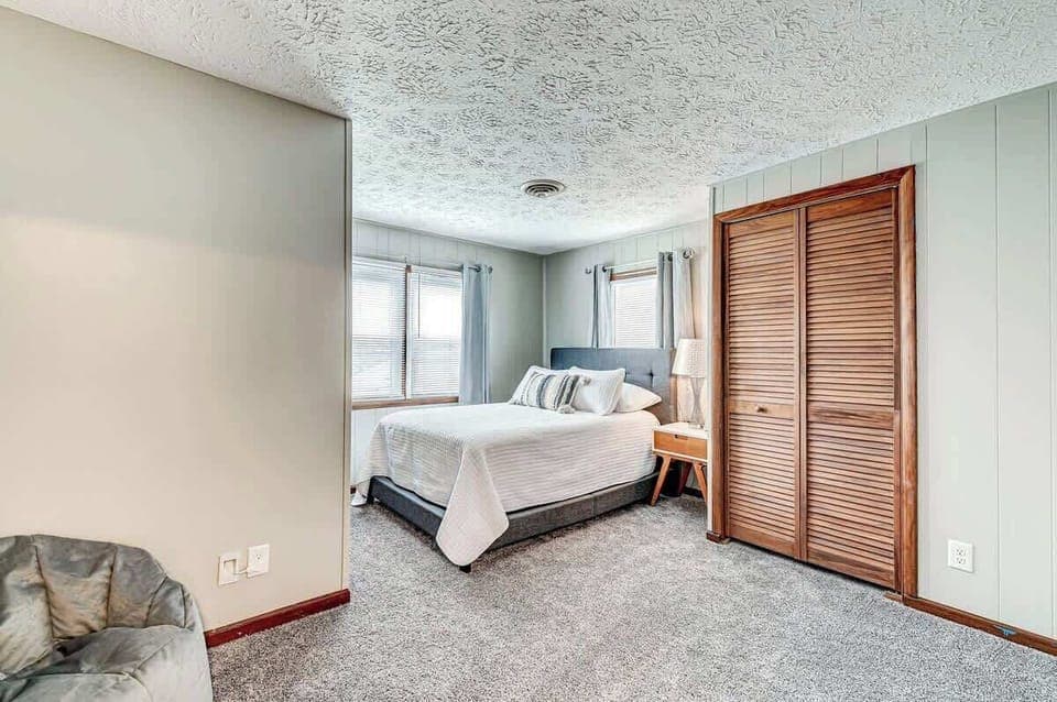Guest bedroom