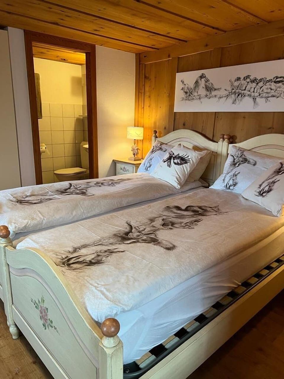 Standard Room, 1 Queen Bed | Free rollaway beds, free WiFi, bed sheets