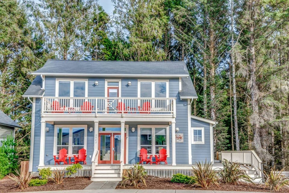 Welcome to Sea the Sunset. We hope we get to host you at this lovely rental in the heart of Lincoln City. Please reach out with any questions.