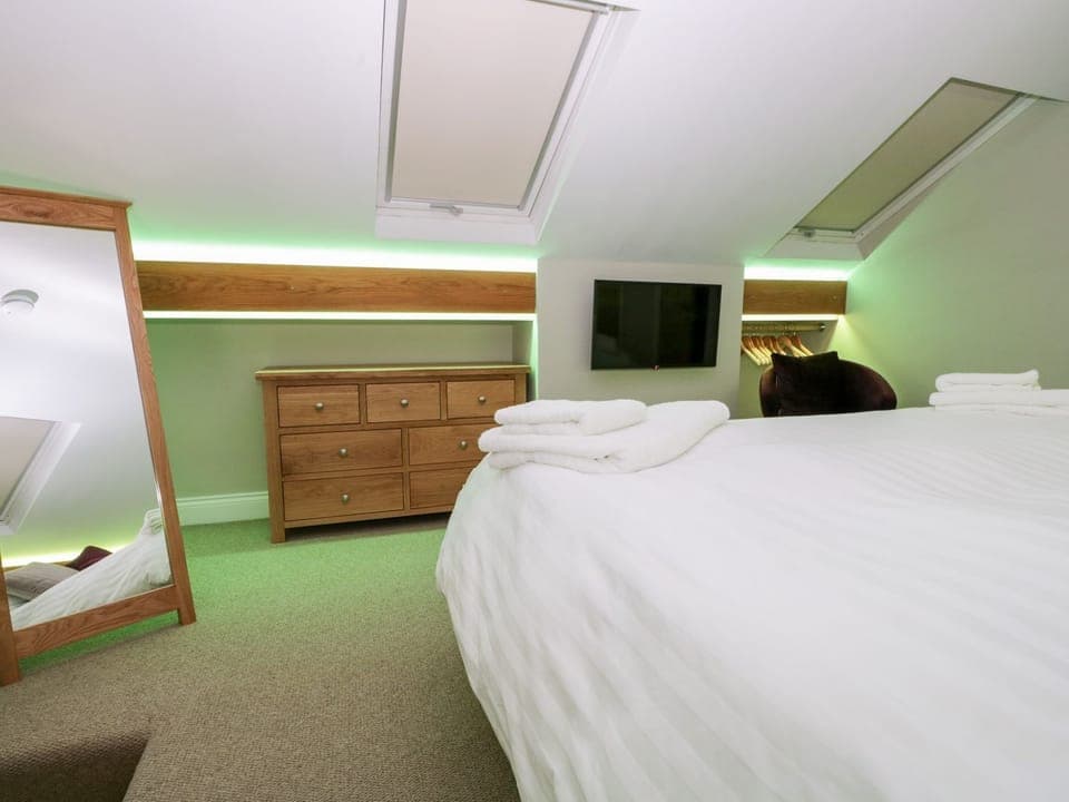 2 bedrooms, individually decorated, individually furnished, free WiFi