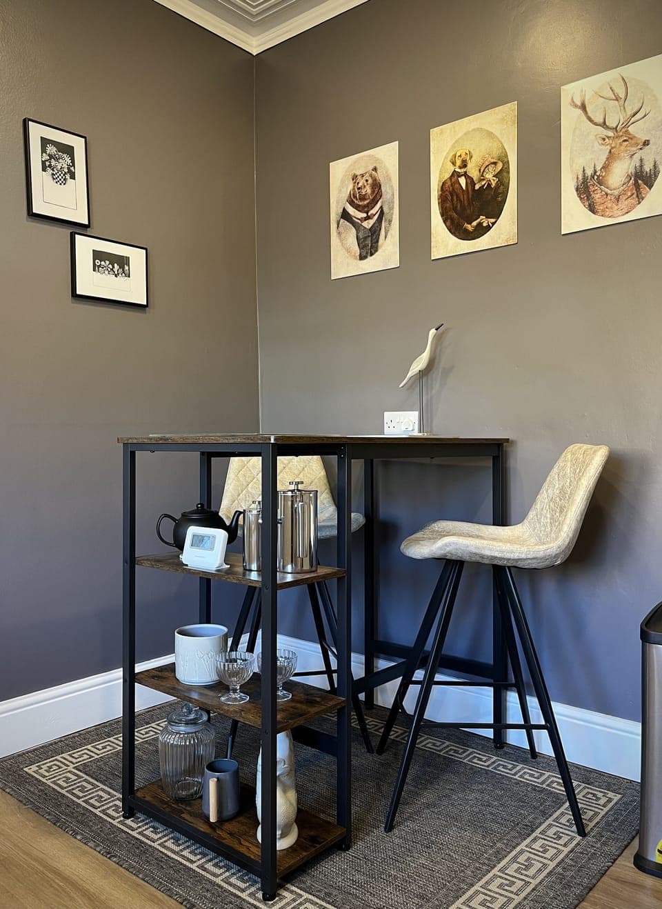 High table and chairs in the kitchen to enjoy a coffee in the morning.