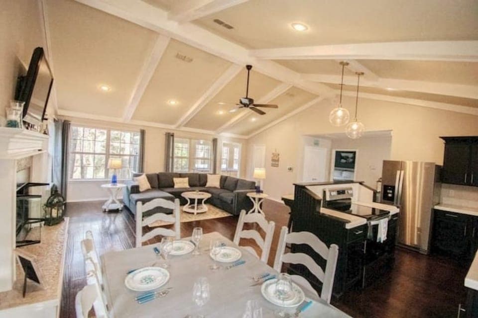 Beautiful great room. There is 4 folding chairs in the 2nd bedrooms closet.