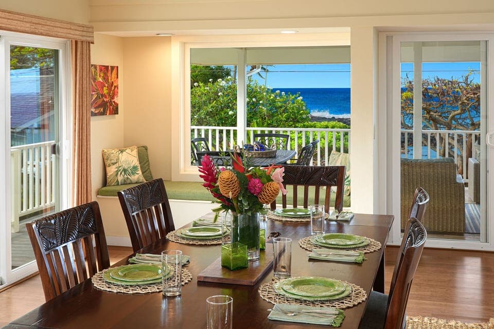 DINING AREA WITH OCEAN VIEWS - DINING AREA WITH OCEAN VIEWS