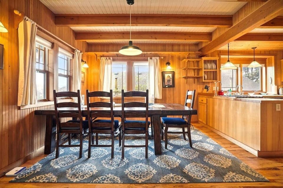 Dining room at Nebesna House