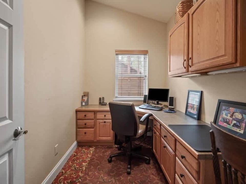 【Main Floor Office】Dedicated workspace — for a day of remote work