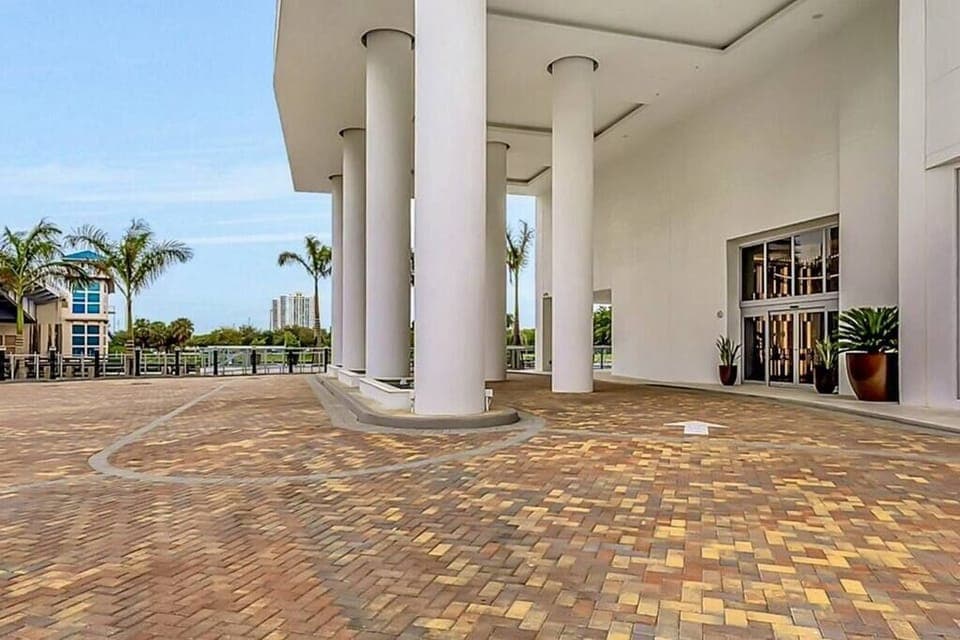 3ffe3d9b bcf3 48f5 b7b8 e2c1a796560e