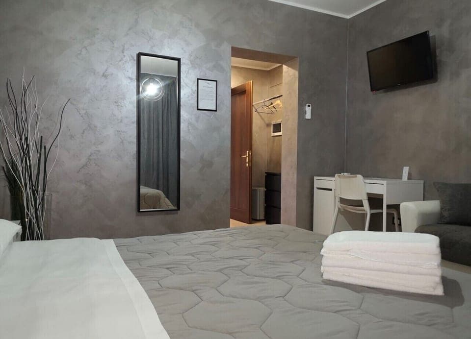 In-room safe, desk, laptop workspace, blackout drapes