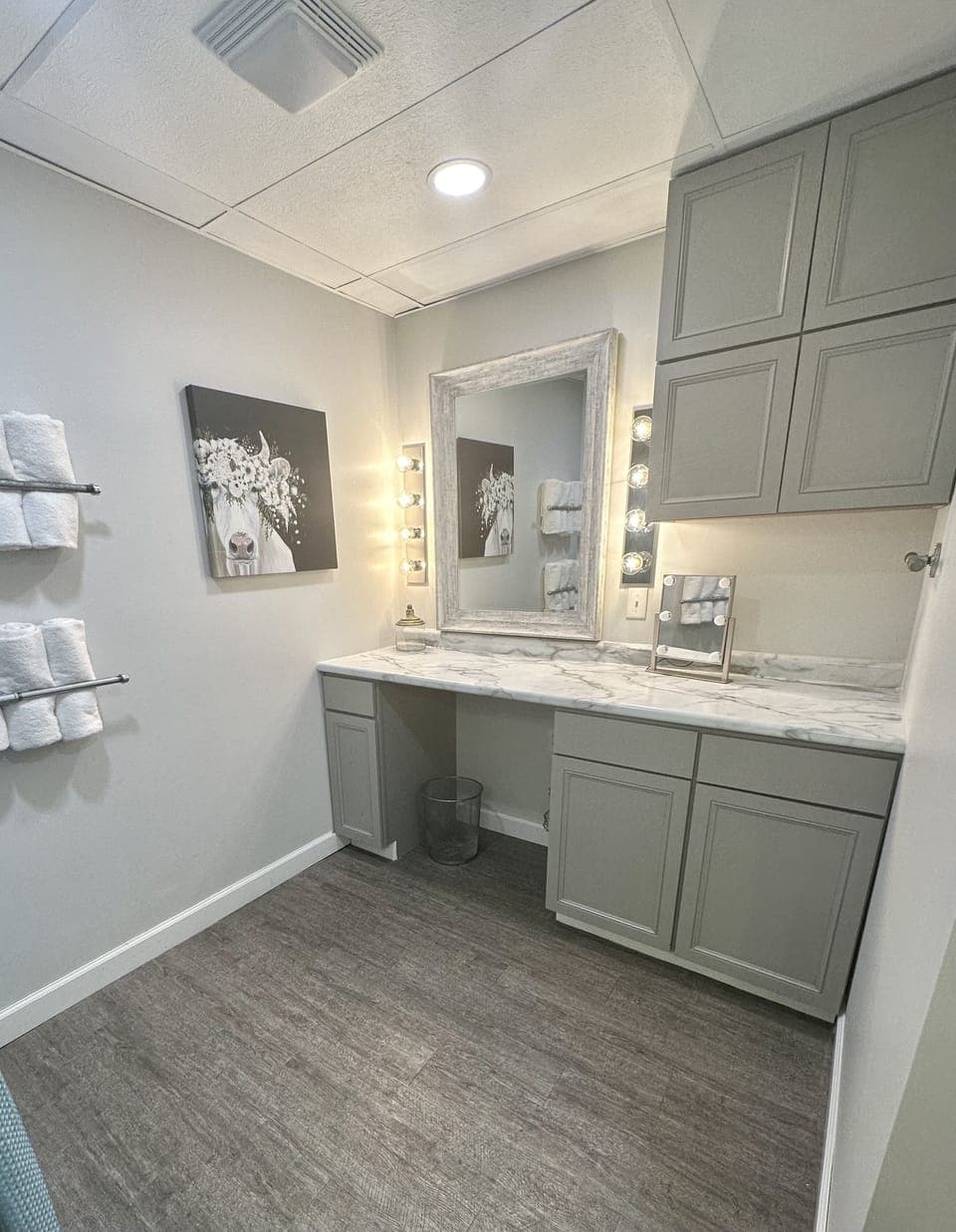 BATHROOM 1 EXRTA VANITY SPACE