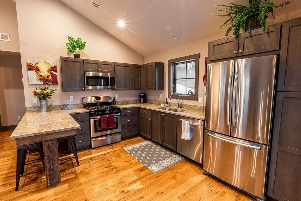 Full kitchen