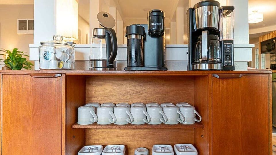 Coffee Bar, Keurig & Filtered Coffee Machine