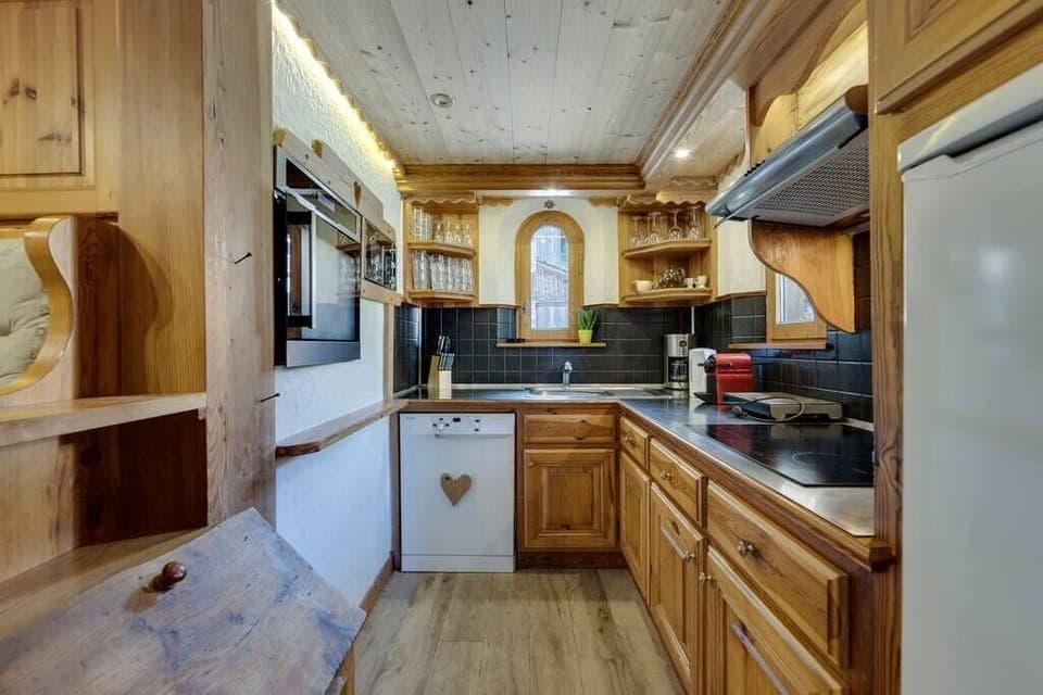 e9831ddd-b36e-4e96-be20-a82a6af1d0b7