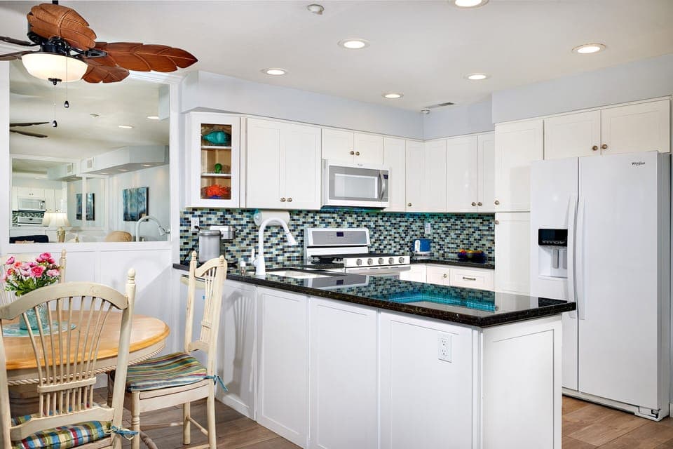kitchen , dining area