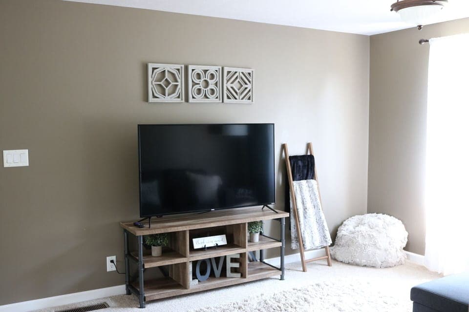 Roku tv screen with Netflix — upstairs living room 