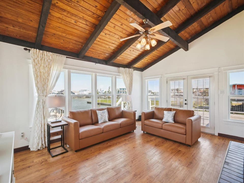 House (3 Bedrooms) | Property amenity