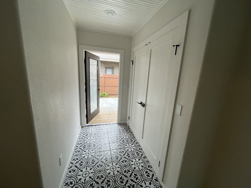 Back door leading to back covered porch/driveway and laundry room