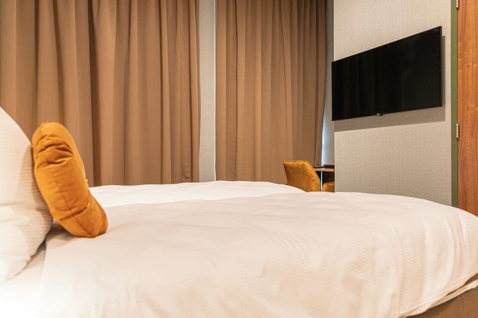 Comfort Twin Room | In-room safe, desk, laptop workspace, soundproofing