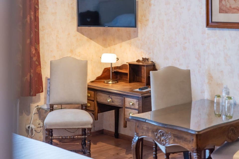 Double Room | Blackout drapes, soundproofing, free WiFi