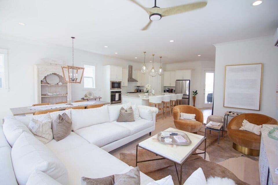 Bright Inlet Beach Home, Sleeps 12, Walk to Beach