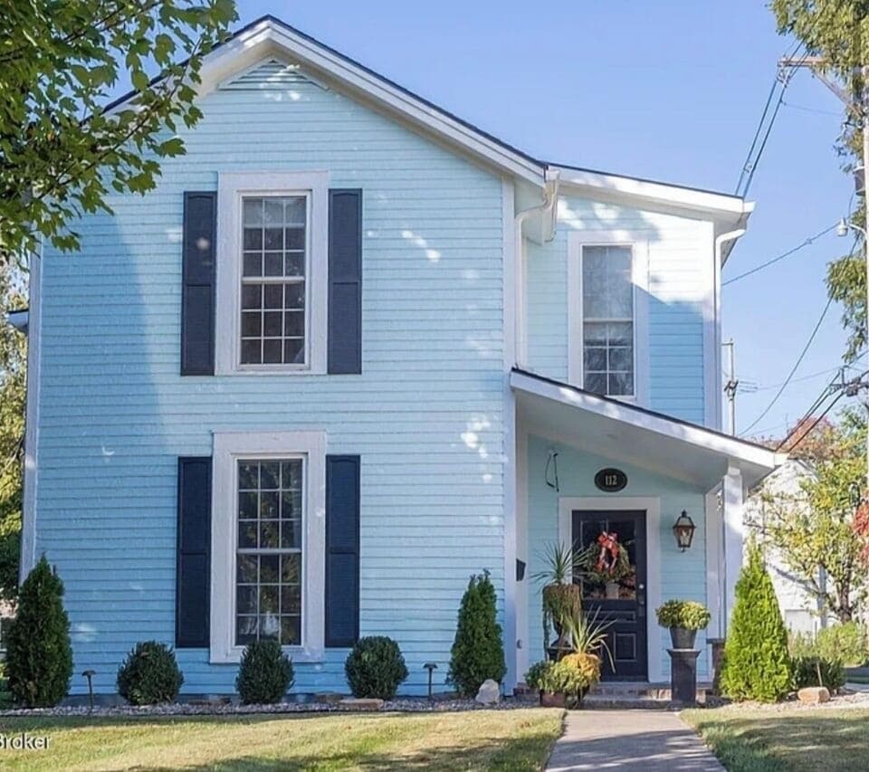 Front view of this newly painted home
