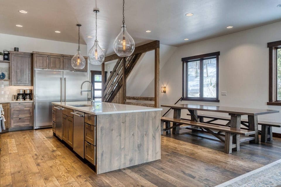 320A WoodRun Kitchen with Island Seating