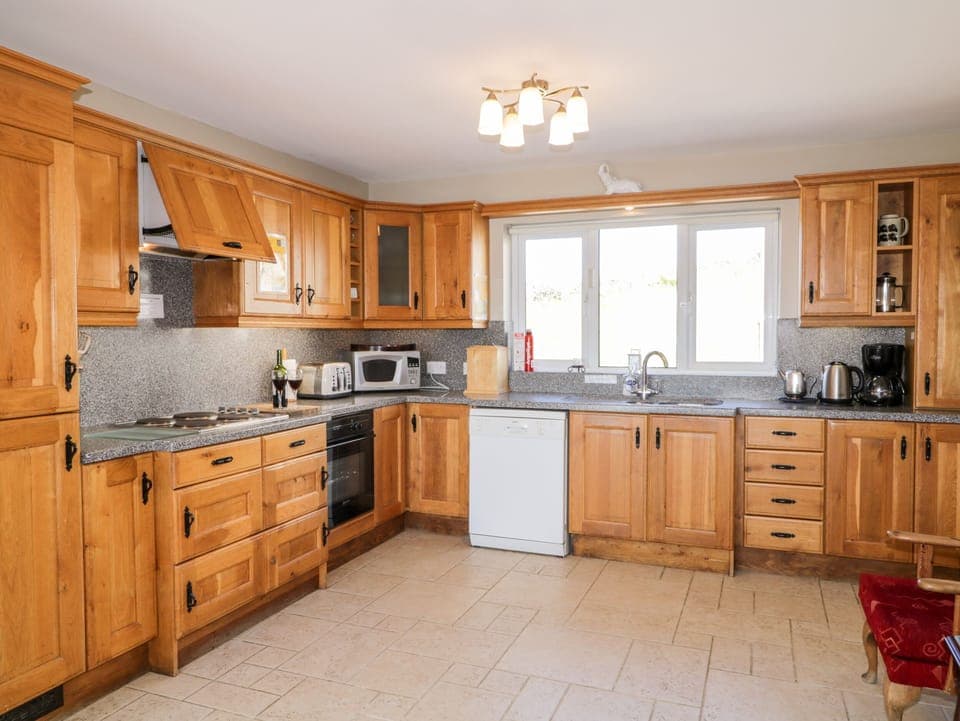 Dishwasher, electric kettle, toaster, cookware/dishes/utensils