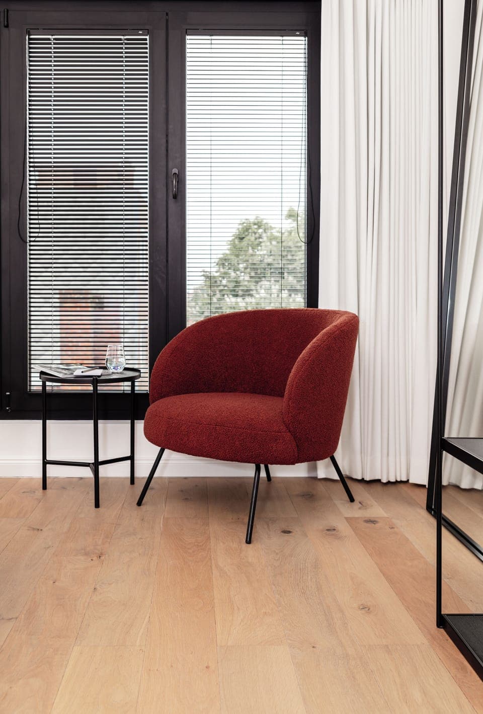 1 bedroom, Egyptian cotton sheets, premium bedding, down comforters