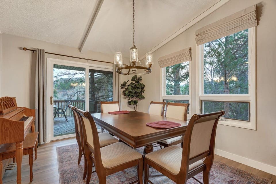 Dining table for 6 and a piano