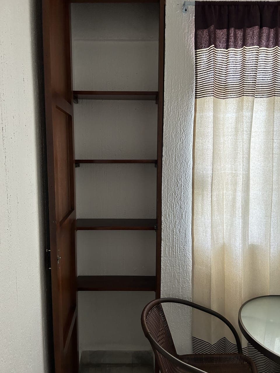 Classic Triple Room | Laptop workspace, free WiFi, bed sheets