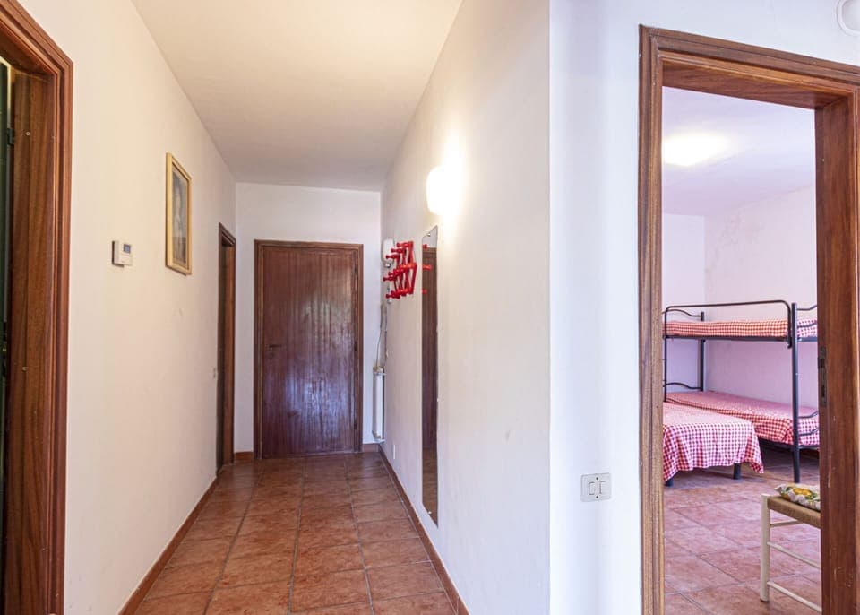 Hallway-Carlotta-Elba Island