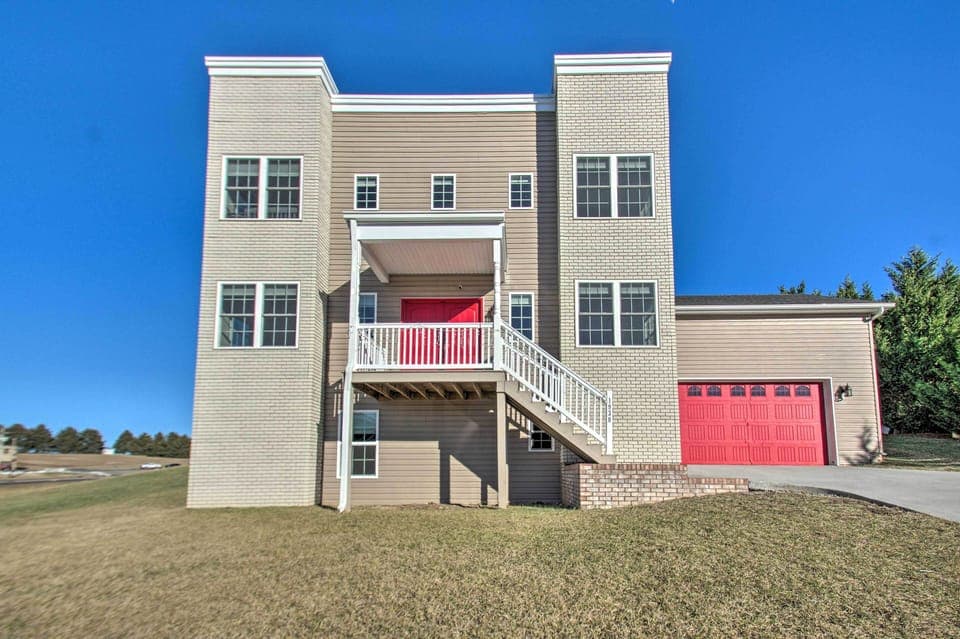 House (4 Bedrooms) | Exterior