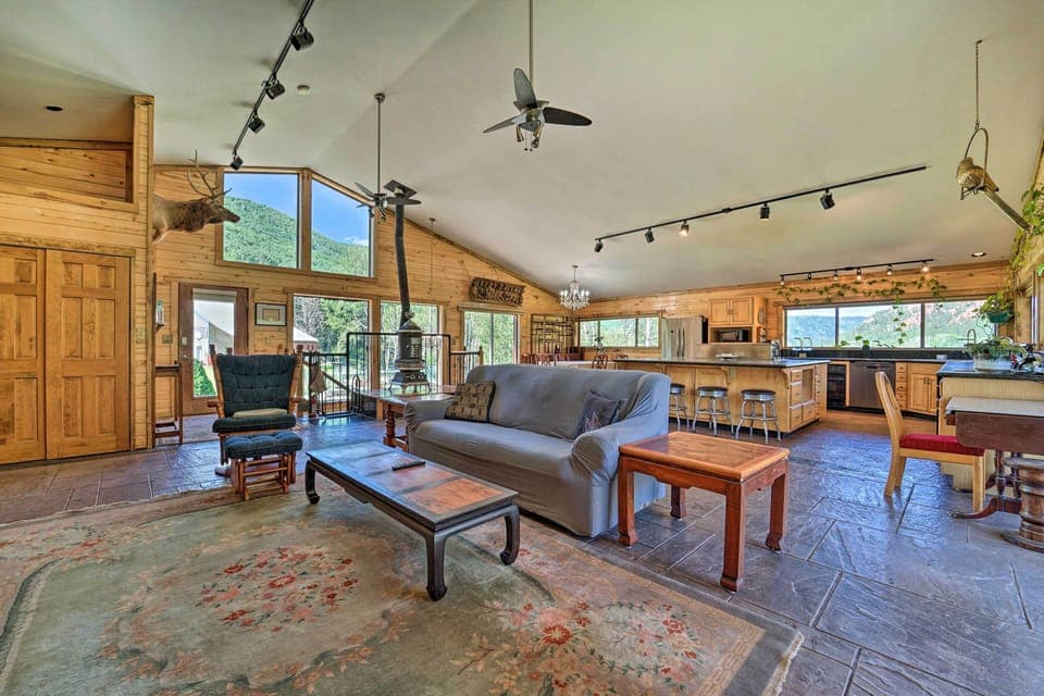 House (4 Bedrooms) | Interior