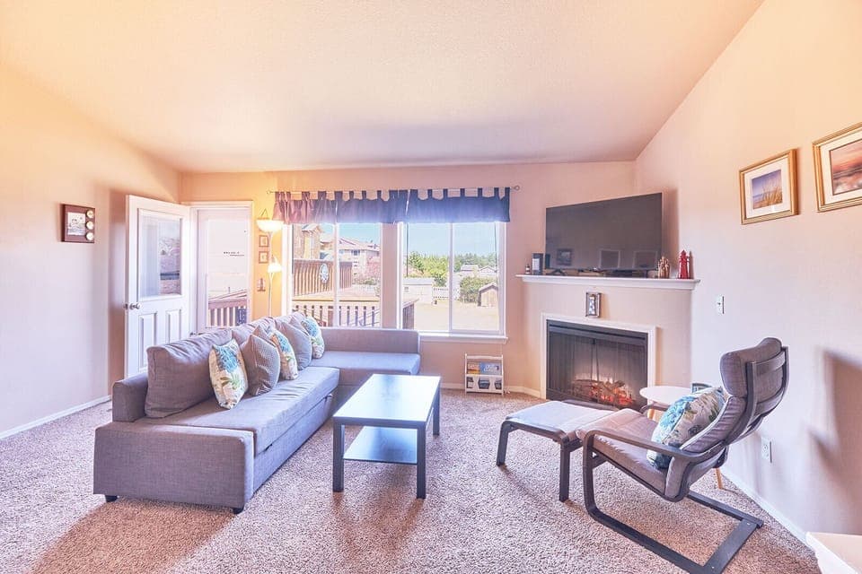 Living Room - Nice flat screen TV perfect for movie nights - couch converts to a queen sized bed