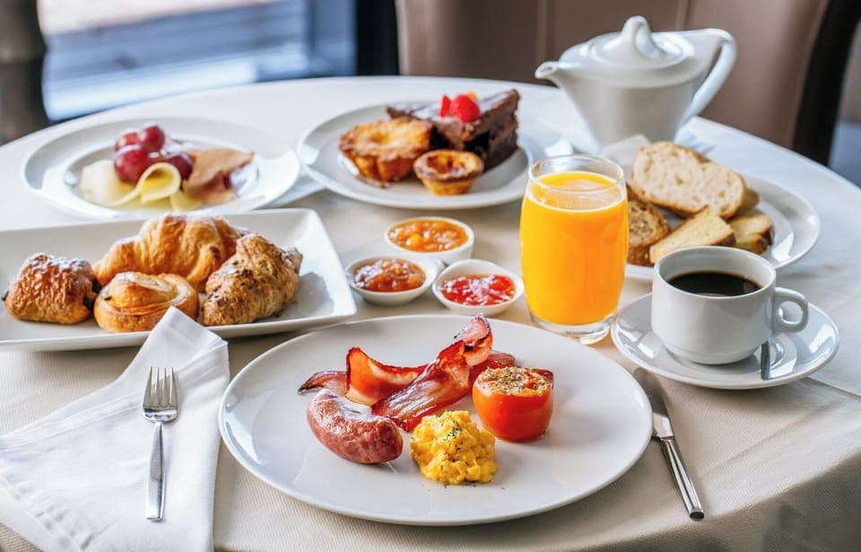 Daily full breakfast (GBP 24.00 per person)