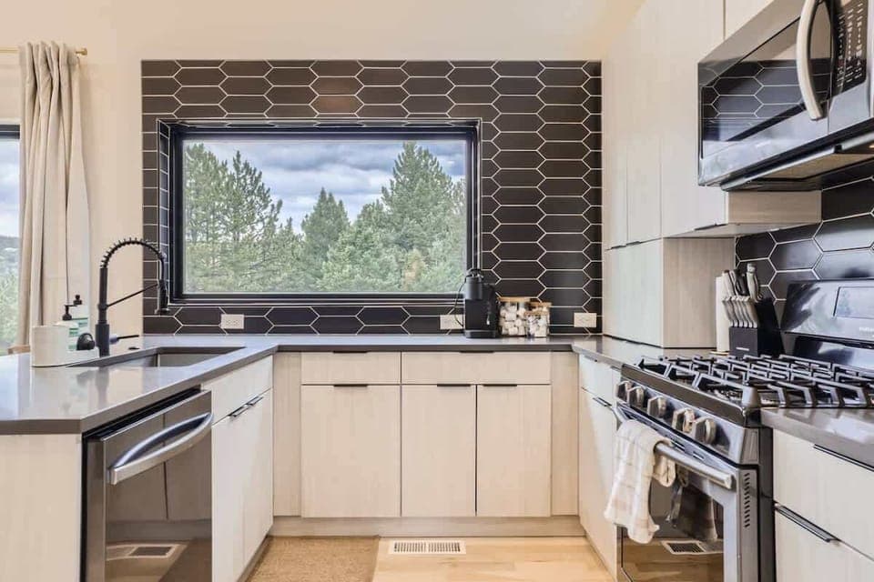 4. Enjoy a spacious, modern kitchen with everything you need for easy meal prep.
