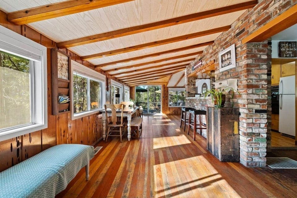 Step into the luminous serenity as the entryway offers breathtaking views of the  large patio that has unbeatable mountain views!  This entryway has an abundance of natural light warmly embraces each corner.  #mountainviews