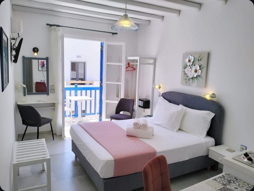 Studio, 1 Double Bed, Private Bathroom | In-room safe, free WiFi, bed sheets