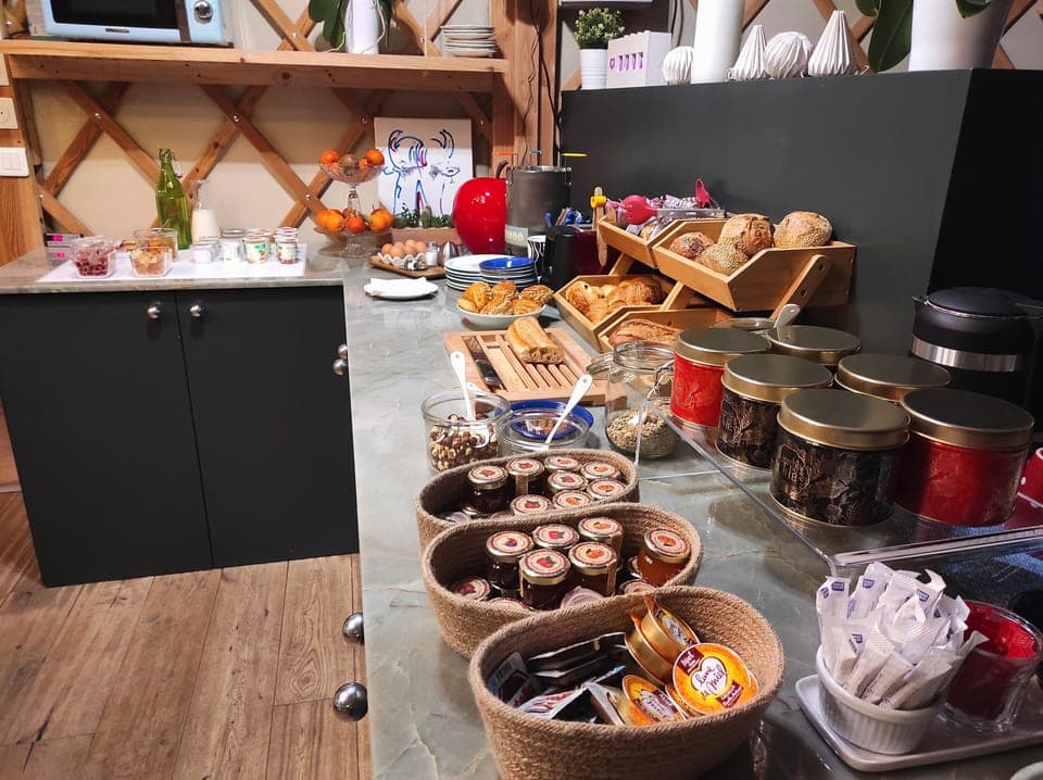 Daily continental breakfast (EUR 14 per person)