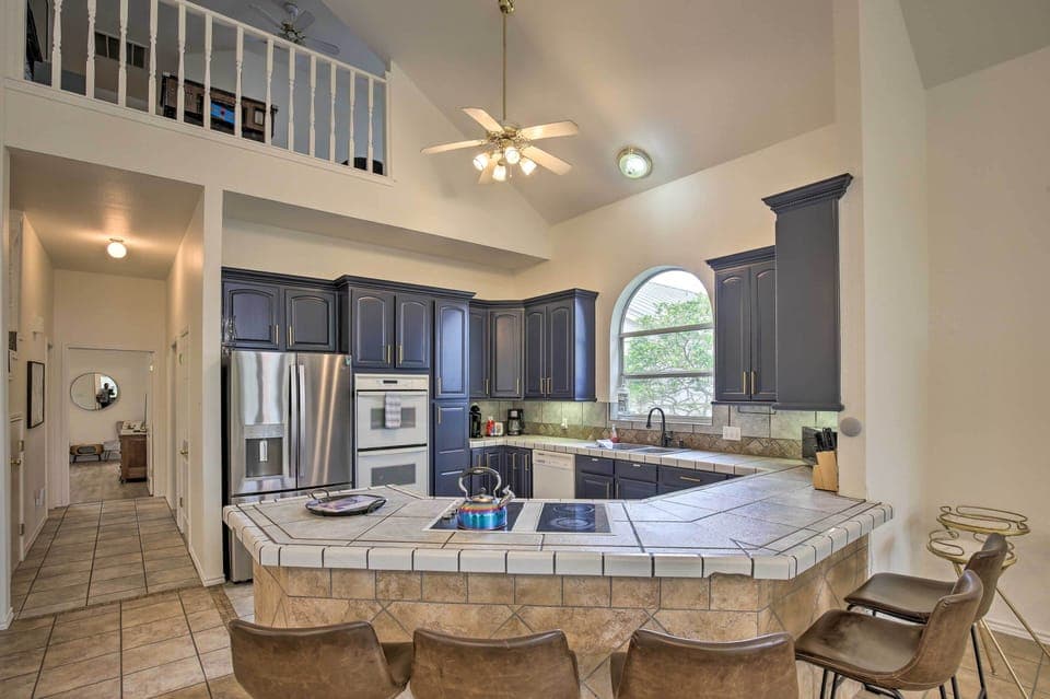 House (5 Bedrooms) | Interior