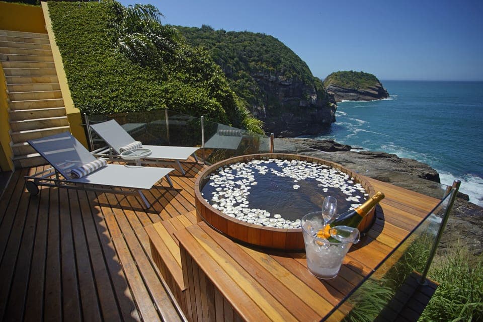 Água Marinha | Premium bedding, down comforters, in-room safe, individually decorated