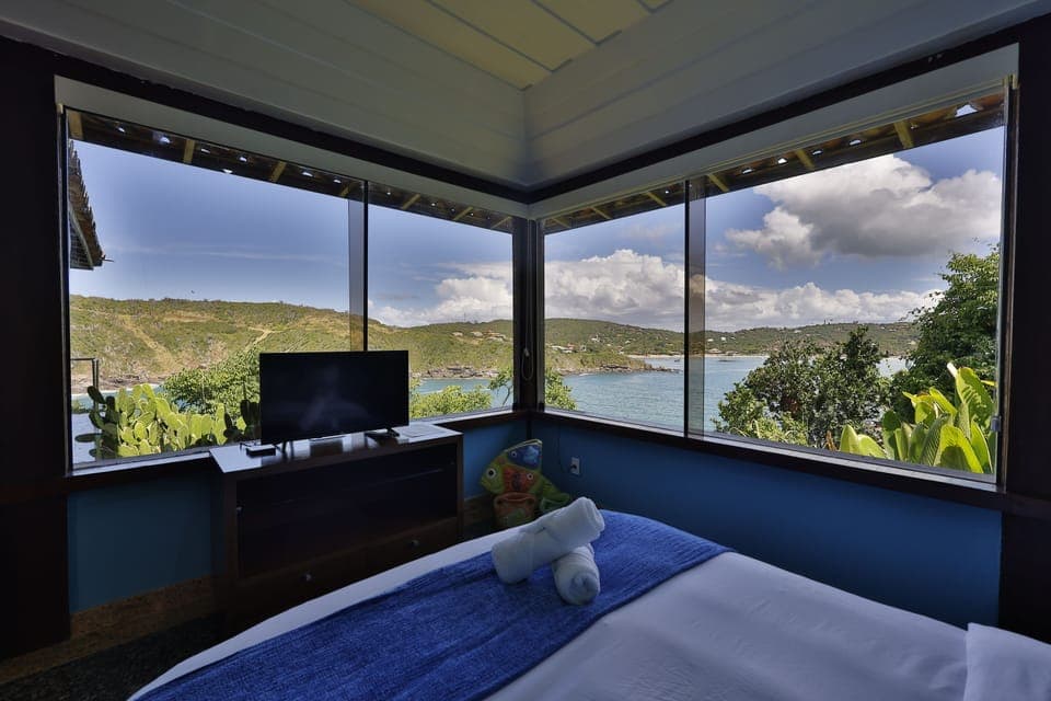 Premium bedding, down comforters, in-room safe, individually decorated