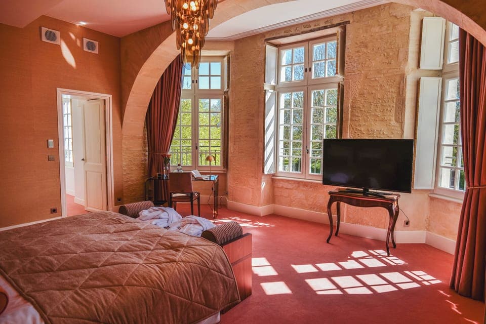 Deluxe Suite | Premium bedding, down comforters, in-room safe, individually decorated