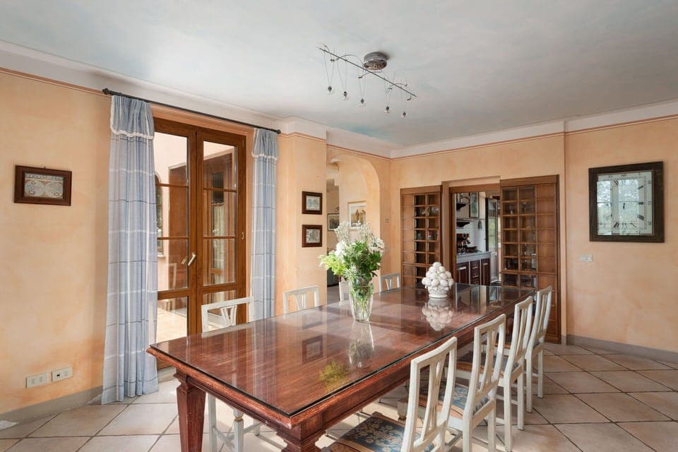 Autumn, Dining Room, Kitchen, Spring, Summer